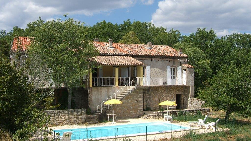La Roche, le gîte, sa piscine